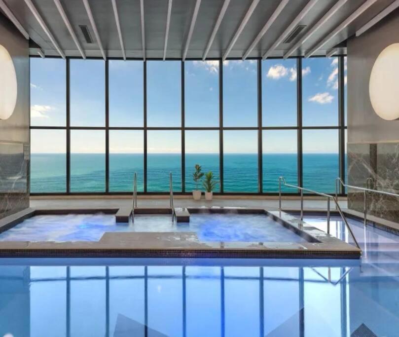 Surfers Paradise New Beachfront Apartments Gold Coast Extérieur photo